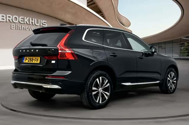 Volvo XC60 (2022) thumbnail 3