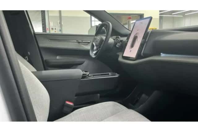 Volvo EX30 (2025) thumbnail 4