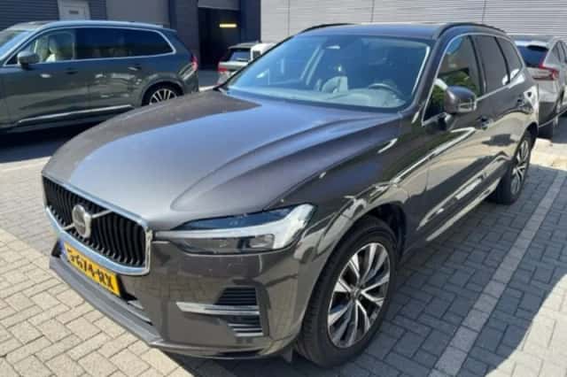 Volvo XC60 (2022) thumbnail 2