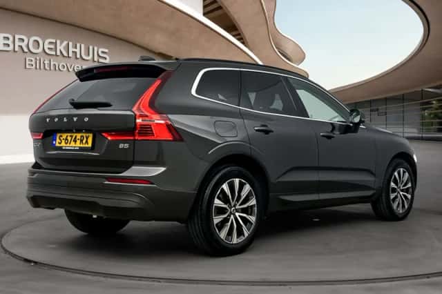 Volvo XC60 (2022) thumbnail 3