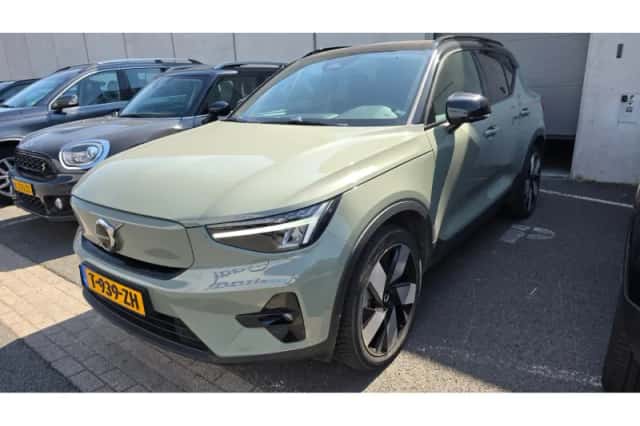 Volvo XC40 (2023) thumbnail 2