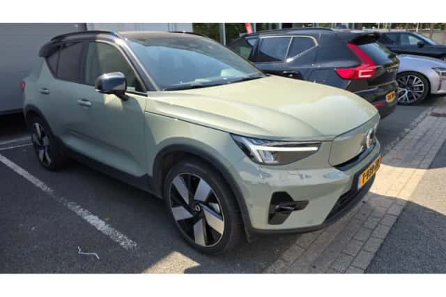 Volvo XC40 (2023) thumbnail 4