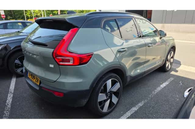 Volvo XC40 (2023) thumbnail 5