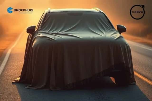 Volvo EX30 (2024) thumbnail 1