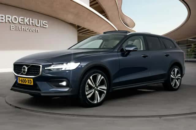 Volvo V60 (2023) thumbnail 1