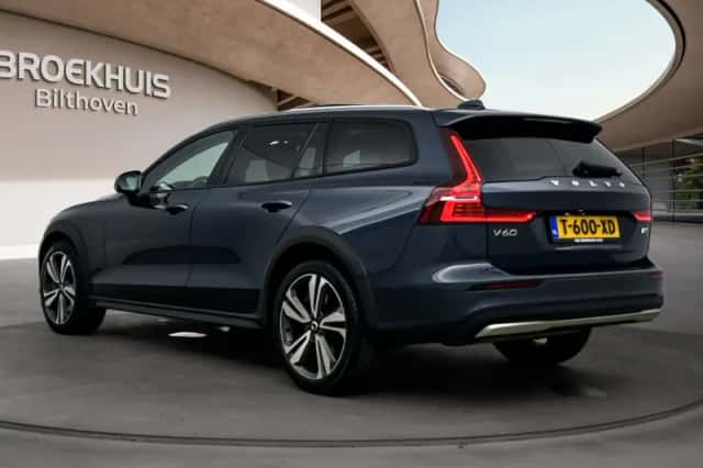 Volvo V60 (2023) thumbnail 4