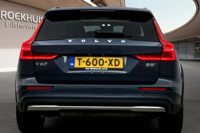 Volvo V60 (2023) thumbnail 6