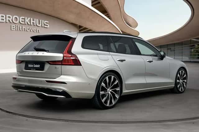 Volvo V60 (2023) thumbnail 3