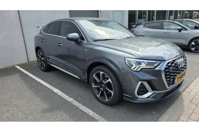 Audi Q3 (2019) thumbnail 3