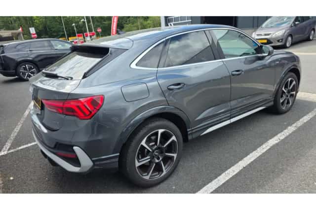 Audi Q3 (2019) thumbnail 4
