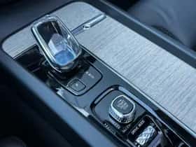 Volvo XC60 (2021) thumbnail 25