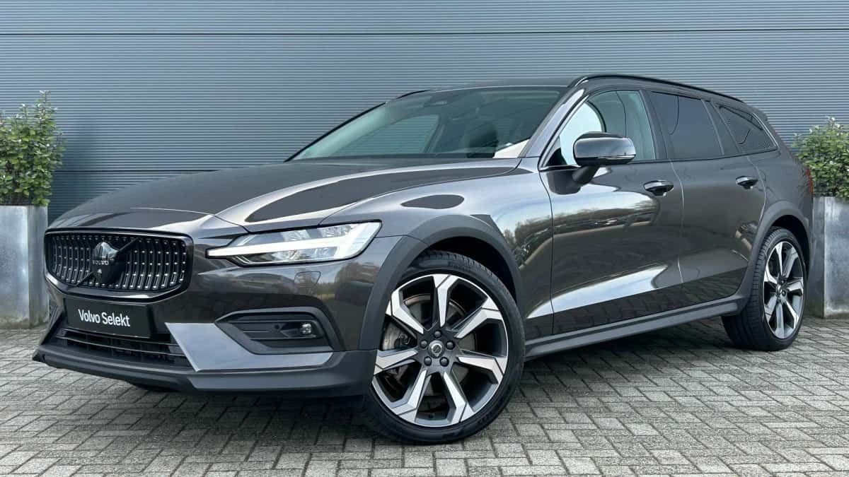 Volvo V60 (2023) — foto 1
