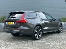 Volvo V60 (2023) thumbnail 2