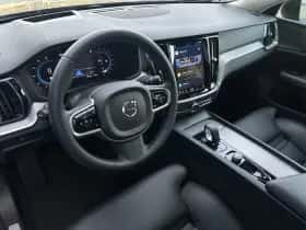 Volvo V60 (2023) thumbnail 8