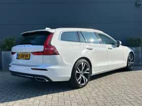 Volvo V60 (2021) thumbnail 2