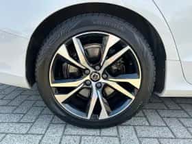 Volvo V60 (2021) thumbnail 4