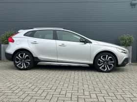 Volvo V40 (2018) thumbnail 3