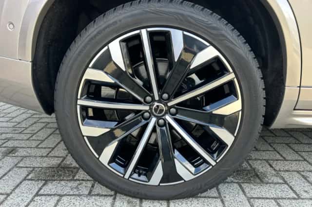 Volvo XC90 (2025) thumbnail 4