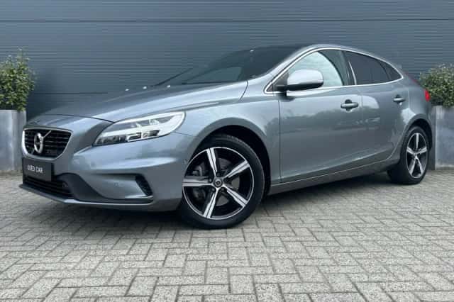Volvo V40 (2020) thumbnail 1