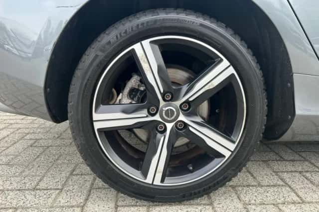 Volvo V40 (2020) thumbnail 4