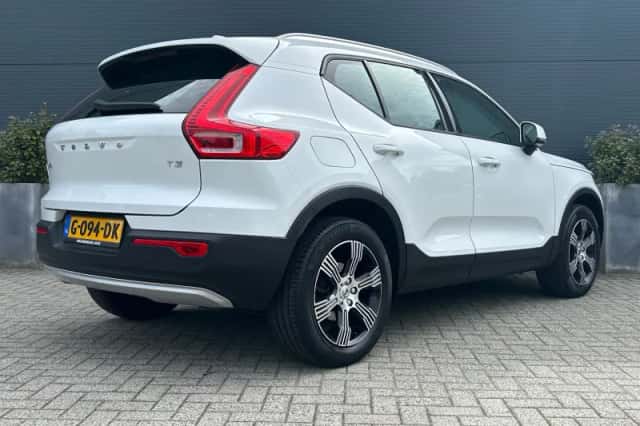 Volvo XC40 (2019) thumbnail 2
