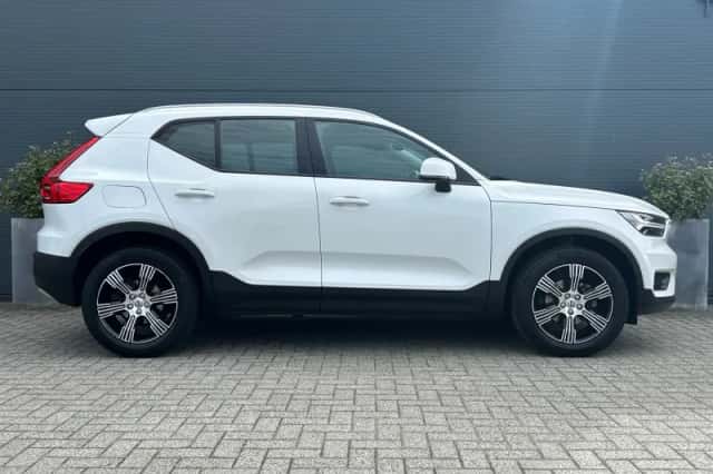 Volvo XC40 (2019) thumbnail 3