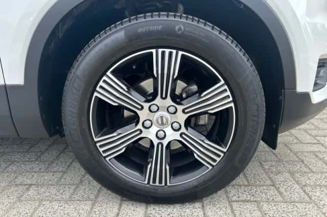 Volvo XC40 (2019) thumbnail 4