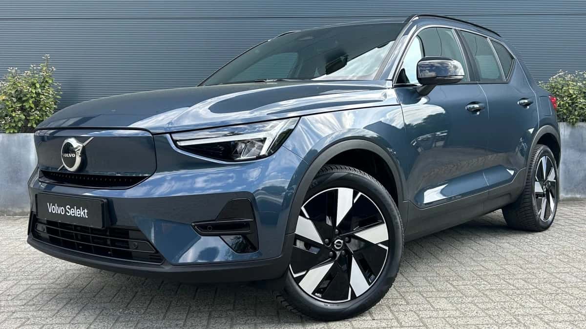 Volvo EX40 (2025) — foto 1