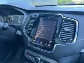 Volvo XC90 (2016) thumbnail 33