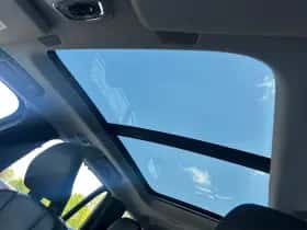 Volvo XC90 (2016) thumbnail 7