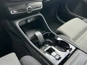 Volvo XC40 (2025) thumbnail 7