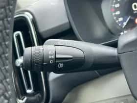 Volvo XC40 (2022) thumbnail 17