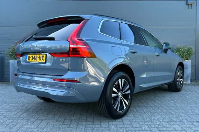 Volvo XC60 (2022) thumbnail 2