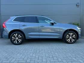 Volvo XC60 (2022) thumbnail 3