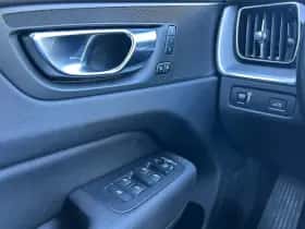Volvo XC60 (2022) thumbnail 8