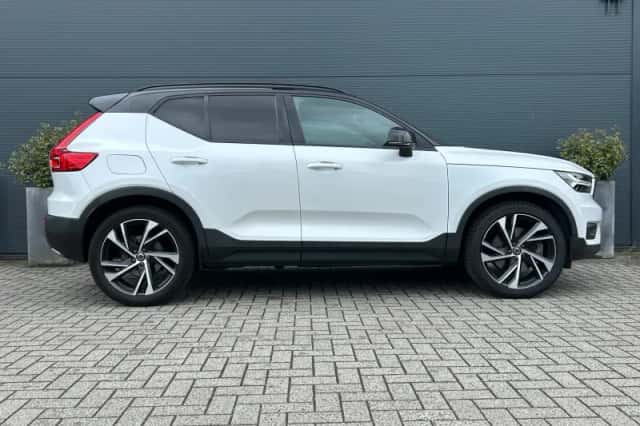 Volvo XC40 (2020) thumbnail 3