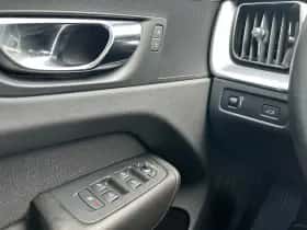 Volvo XC60 (2018) thumbnail 8