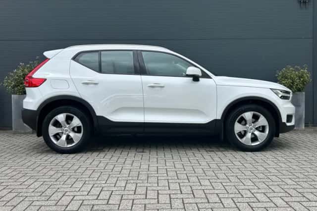 Volvo XC40 (2018) thumbnail 3