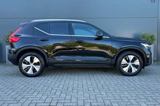 Volvo XC40 (2022) thumbnail 3