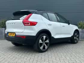 Volvo XC40 (2021) thumbnail 2