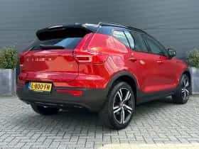 Volvo XC40 (2021) thumbnail 2
