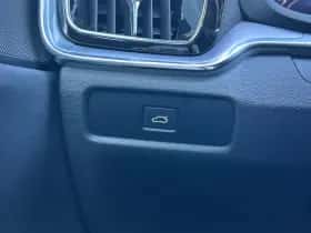 Volvo V60 (2022) thumbnail 9