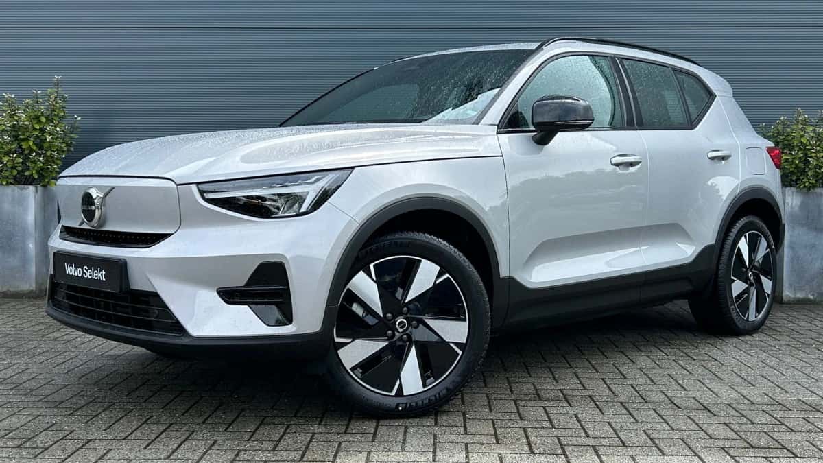 Volvo XC40 (2025) — foto 1