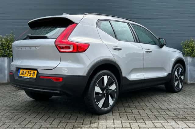 Volvo EX40 (2025) thumbnail 2