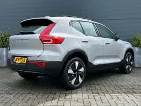Volvo XC40 (2025) thumbnail 2