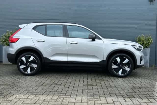 Volvo EX40 (2025) thumbnail 3