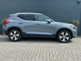 Volvo XC40 (2022) thumbnail 3