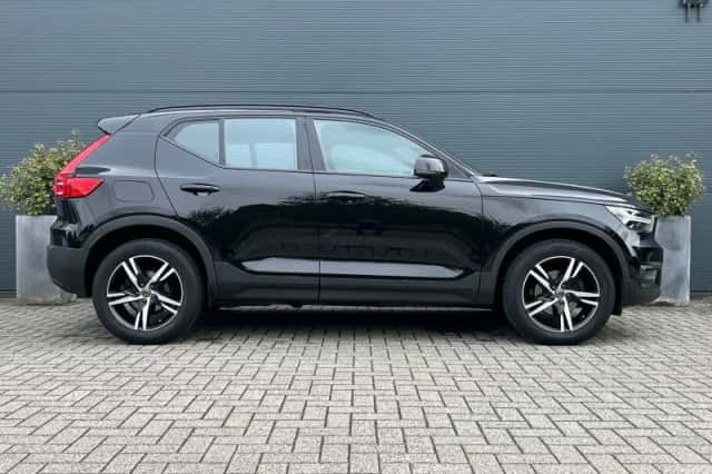 Volvo XC40 (2021) thumbnail 3