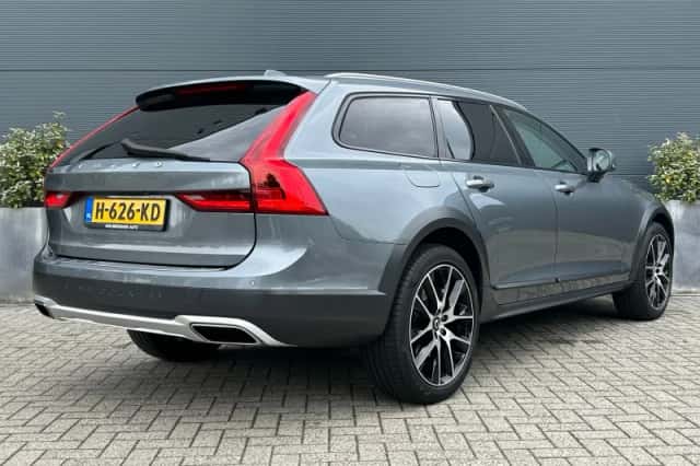 Volvo V90 (2018) thumbnail 2