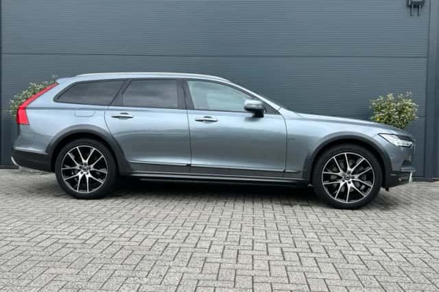 Volvo V90 (2018) thumbnail 3